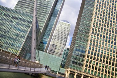 London, İngiltere - 24 Haziran 2014: modern mimarinin canary wharf önde gelen global finans merkezi