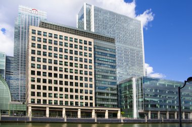 London, İngiltere - 24 Haziran 2014: modern mimarinin canary wharf önde gelen global finans merkezi