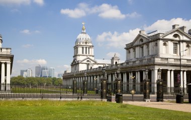 Londra İngiltere - 15 Mayıs 2014: İş bölgesi eski İngilizce Park Greenwich, Güney Londra Canary Wharf görünümü