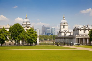 Londra İngiltere - 15 Mayıs 2014: İş bölgesi eski İngilizce Park Greenwich, Güney Londra Canary Wharf görünümü
