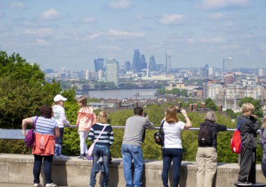 London, İngiltere - 14 Temmuz 2014: canary wharf ARIA önde gelen Merkezi Küresel finans, bankacılık, ortam, sigorta vs ofis binaları mimarisini modern Cam