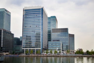 London, İngiltere - 14 Temmuz 2014: canary wharf ARIA önde gelen Merkezi Küresel finans, bankacılık, ortam, sigorta vs ofis binaları mimarisini modern Cam