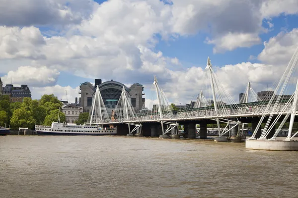 Londýn, Velká Británie - 24. června 2014 moderní architektura Canary Wharf vedoucí centrum světového finančnictví — Stock fotografie