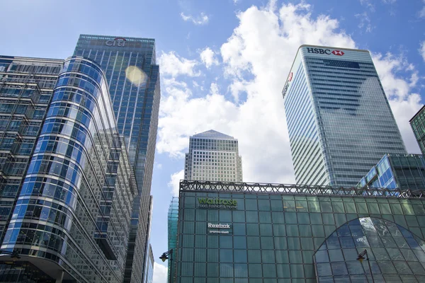 伦敦，英国-2014 年 6 月 24 日： 现代建筑金丝雀码头主要的全球金融中心 — 图库照片