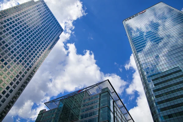 LONDON, UK - JUNE 24, 2014: Modern architecture Canary Wharf the leading centre of global finance — Stock Photo, Image
