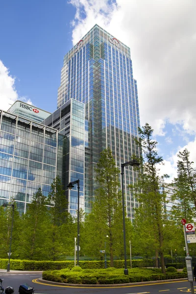 런던, 영국-2014 년 6 월 24 일: 현대 건축 카 나리 워프 글로벌 금융의 선도 센터 — 스톡 사진