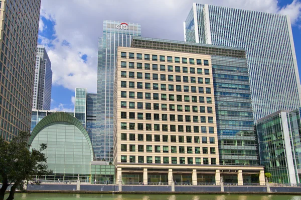 Londýn, Velká Británie - 24. června 2014 moderní architektura Canary Wharf vedoucí centrum světového finančnictví — Stock fotografie