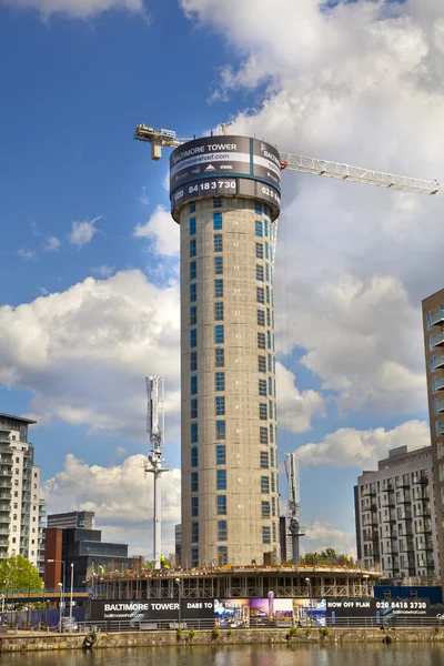 伦敦，英国-2014 年 5 月 17 日: 建筑工地用起重机在伦敦市中心 — 图库照片