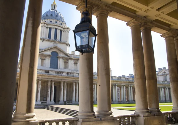 LONDRES, Reino Unido - 15 de mayo de 2014: Parque Greenwich, sala pintada y palacio de la Reina. Arquitectura Clásica del Imperio Británico —  Fotos de Stock
