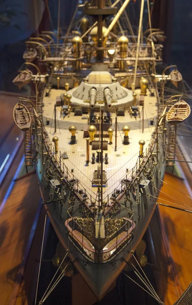 LONDRES, Reino Unido - 15 DE MAYO DE 2014 Museo de la Marina Real en Greenwich Modelo del acorazado japonés Yashima, construido en Newcastle en la época victoriana — Foto de Stock