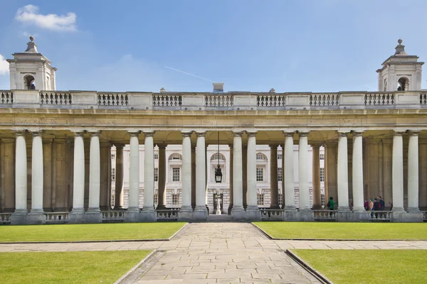 London, Velká Británie - 15 května 2014: Greenwich park, malovaný sál a královnin palác. Klasické architektury období britského impéria — Stock fotografie