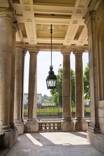 LONDRES, ROYAUME-UNI - 15 MAI 2014 : Parc Greenwich, hall peint et palais de la Reine. Architecture classique de la période de l'empire britannique — Photo