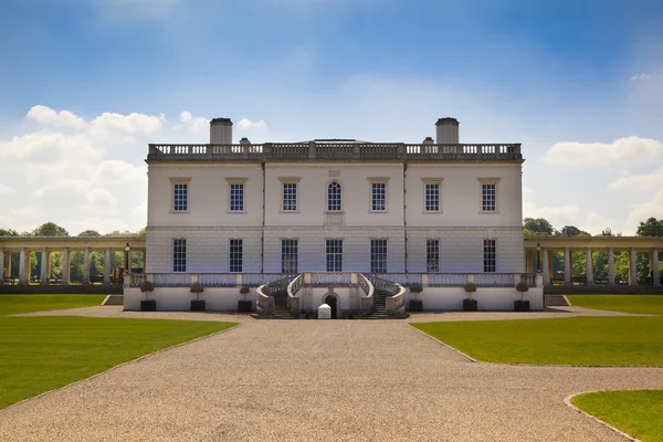 Londyn, Uk - 15 maja 2014: Park Greenwich, malowane hall i Pałac królowej. Klasyczna architektura okresu imperium brytyjskiego — Zdjęcie stockowe