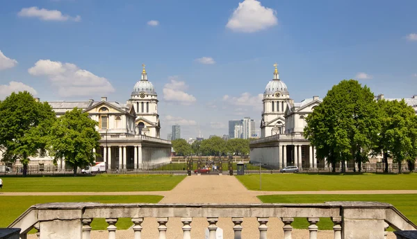 LONDRES, Reino Unido - 15 de mayo de 2014: Parque Greenwich, sala pintada y palacio de la Reina. Arquitectura Clásica del Imperio Británico —  Fotos de Stock