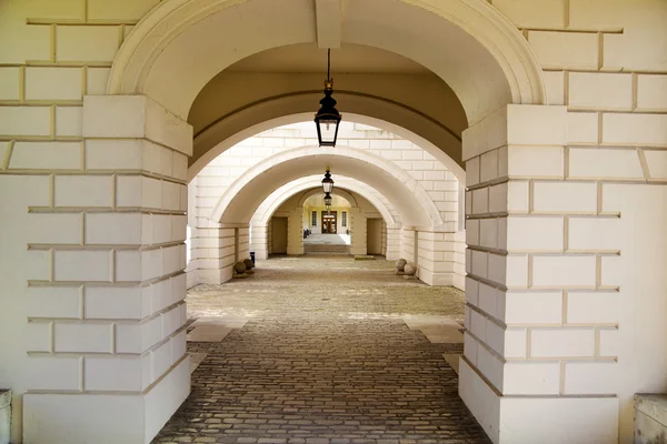 LONDRES UK - 15 de mayo de 2014: Escalera de tulipanes del palacio de la reina, 1619. Fue construido como un complemento al Palacio Tudor . — Foto de Stock