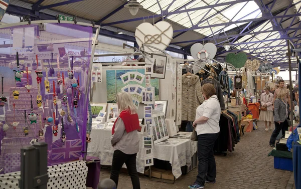 LONDON, UK - MAY 15, 2014: Antique display Greenwich market. Famous place to buy an art, crafts, antiques etc. — Stock Photo, Image