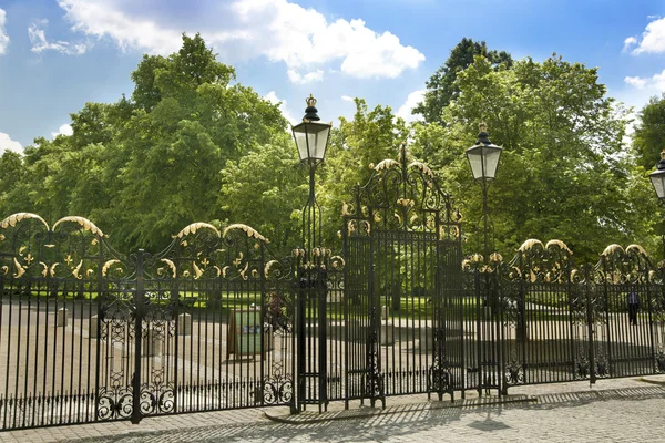 LONDON UK - JUNE15, 2014: Greenwich, Old English park south of London — Stock Photo, Image