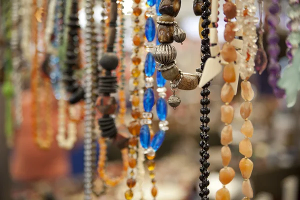 LONDON, UK - MAY 15, 2014: Antique display Greenwich market. Famous place to buy an art, crafts, antiques etc. — Stock Photo, Image