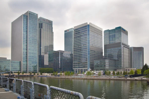 LONDON, UK - JULY 14, 2014: Modern glass architecture of Canary Wharf aria the leading centre of global finance, banking, media, insurance etc. Office buildings — Stock Photo, Image