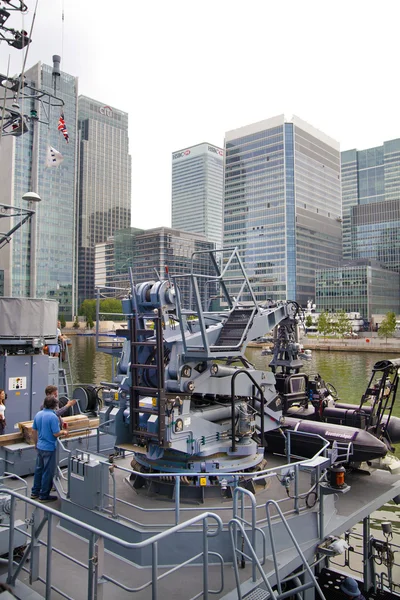 London, Verenigd Koninkrijk - 17 mei 2014: militaire schepen Duitse leger gevestigd in canary wharf aria, als open voor publiek in educatieve inhoud. — Stockfoto