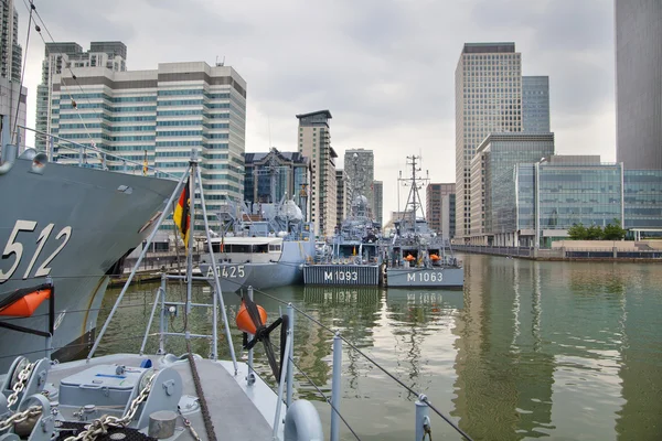 London, Verenigd Koninkrijk - 17 mei 2014: militaire schepen Duitse leger gevestigd in canary wharf aria, als open voor publiek in educatieve inhoud. — Zdjęcie stockowe