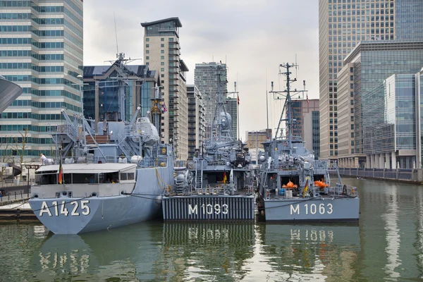 ロンドン、イギリス - 2014 年 5 月 17 日: カナリー ・ ワーフ アリアに拠点を置くドイツ軍軍艦開く教育内容の公開. — ストック写真