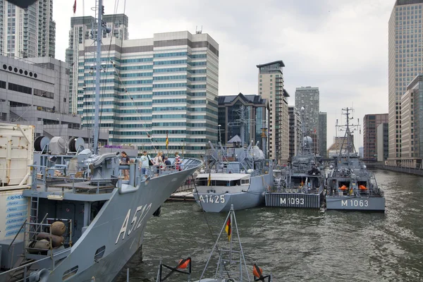 LONDRES, Reino Unido - 17 de mayo de 2014: Los buques militares alemanes con base en Canary Wharf aria, estarán abiertos al público en contenidos educativos . —  Fotos de Stock