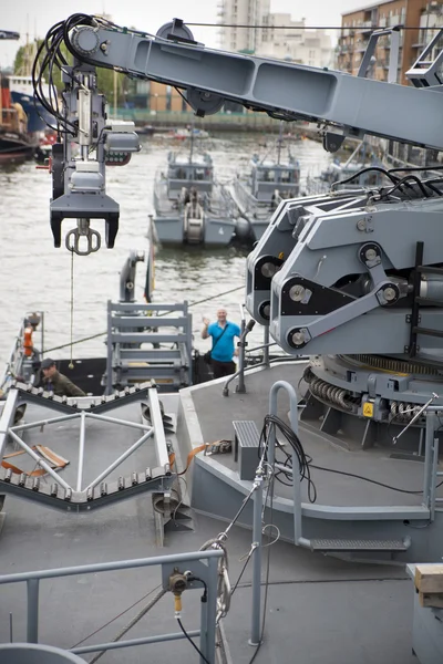 London, Verenigd Koninkrijk - 17 mei 2014: militaire schepen Duitse leger gevestigd in canary wharf aria, als open voor publiek in educatieve inhoud. — Zdjęcie stockowe