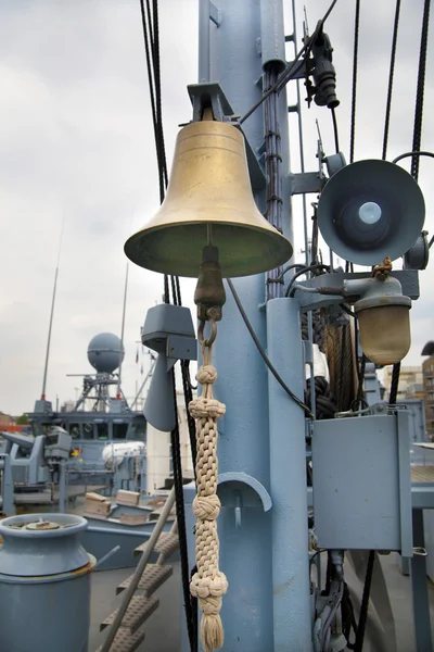 ЛОНДОН, Великобритания - 17 мая 2014 года: Военные корабли немецкой армии, базирующиеся в Канарской пристани, будут открыты для публики в образовательном контенте . — стоковое фото