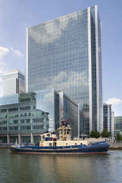 LONDRES, Reino Unido - 17 de mayo de 2014: Los buques militares alemanes con base en Canary Wharf aria, estarán abiertos al público en contenidos educativos . — Foto de Stock