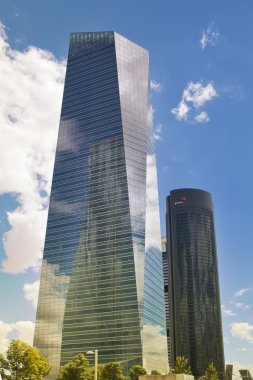 Madrid, İspanya - 28 Nisan 2014: madrid şehir, İş Merkezi, modern gökdelenler cuatro torres 250 metre yüksekliğinde