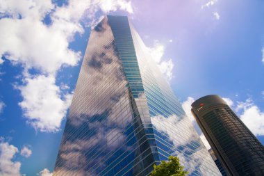 Madrid, İspanya - 28 Nisan 2014: madrid şehir, İş Merkezi, modern gökdelenler cuatro torres 250 metre yüksekliğinde