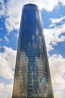 Madrid, İspanya - 28 Nisan 2014: madrid şehir, İş Merkezi, modern gökdelenler cuatro torres 250 metre yüksekliğinde