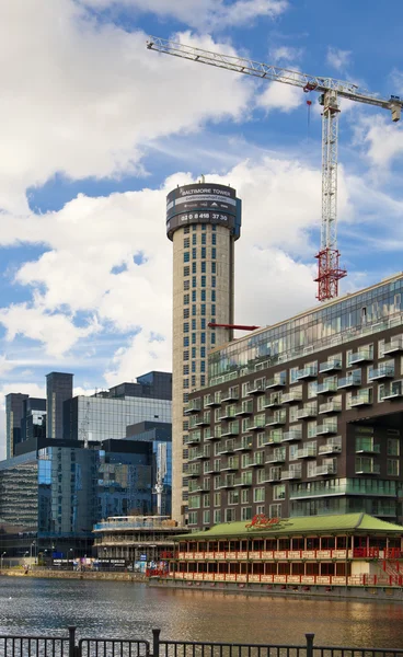 LONDRES, Reino Unido - 17 DE MAYO DE 2014: Construcción con grúas en el centro de Londres — Foto de Stock