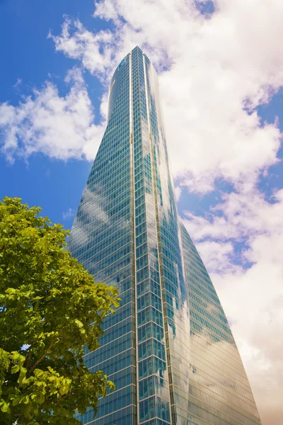 Madrid, Spanje - 28 mei 2014: madrid stad, business-centrum, moderne wolkenkrabbers, cuatro torres 250 meter hoog — Stockfoto