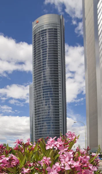 マドリッド, スペイン - 2014 年 5 月 28 日： マドリッド市、ビジネス センター、モダンな高層ビル、クアトロ ・ トレス 250 メートルの高 — ストック写真