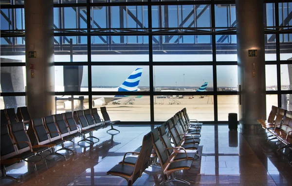 MADRID, SPAIN - MAY 28, 2014: Interior of Madrid airport, departure waiting aria — Stock Photo, Image