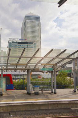 London, İngiltere - ö. 3 Haziran 2014: canary wharf dlr istasyonu, ticaret ve bankacılık aria