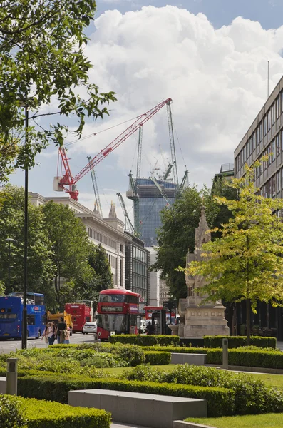 London, Storbritannien - 3 juni, 2014: st paul-katedralen och torget framför — Stockfoto