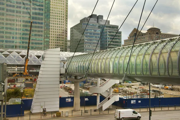 LONDRES, ROYAUME-UNI - 3 JUIN 2014 : Station DLR de Canary Wharf, aria commerciale et bancaire — Photo