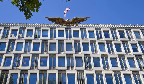 LONDON, UK - JUNE 3, 2014: USA embassy in London — Stock Photo, Image