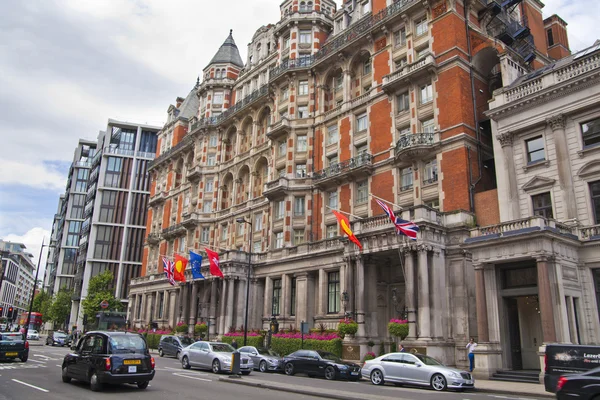LONDRES, Reino Unido - 3 de julio de 2014: Hotel Mandarin Oriental cerca de Harrods, Knightsbridge — Foto de Stock