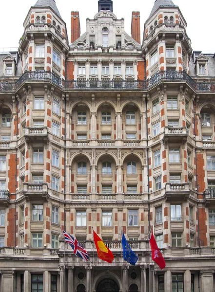 London, Storbritannien - 3 juli 2014: mandarin oriental hotel nära harrods, knightsbridge — Stockfoto