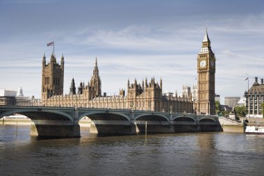 London, İngiltere - 14 Temmuz 2014: big ben, Parlamento ve westminster Bridge thames Nehri üzerinde evleri