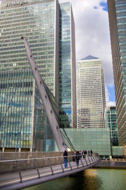 London, İngiltere - 24 Haziran 2014: modern mimarinin canary wharf önde gelen global finans merkezi