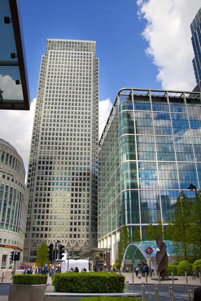 LONDON, UK - JUNE 24, 2014: Modern architecture Canary Wharf the leading centre of global finance — Stock Photo, Image