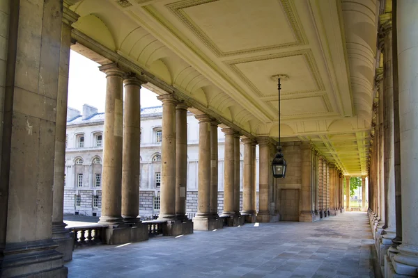 Londen, greenwich uk - 28 juli 2014: oud Engels park ten zuiden van Londen, koninklijke kapel en klassieke architectuur — Stockfoto