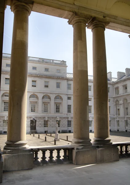 LONDRES, GREENWICH UK - JULHO 28, 2014: Old English park south of London, Royal chapel and classic architecture — Fotografia de Stock