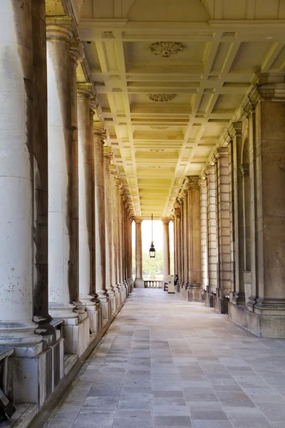 LONDRES, GREENWICH UK - JULHO 28, 2014: Old English park south of London, Royal chapel and classic architecture — Fotografia de Stock