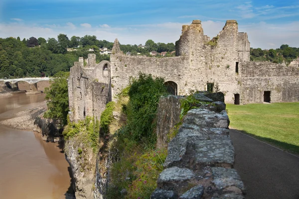 CHEPSTOW CASTLE, WALES, UK - 26 JULY 2014: Chepstow castel ruins, Foundation, 1067-1188. Situated on bank of the River Wye — Stock Photo, Image